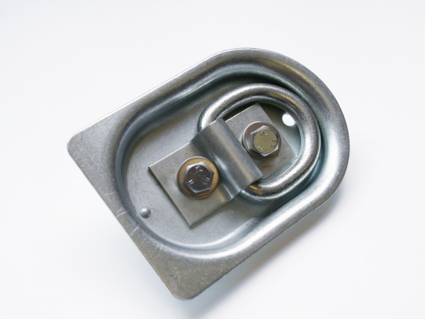 4 St. Anbinderinge versenkt in Holzboden, Zugkraft je 0,4 t. Die Ringe dürfen nur über den Querträgern montiert werden