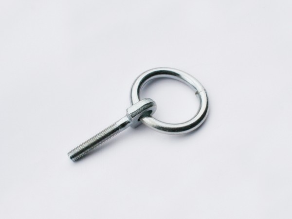 4 Klappringe, Die Ringe dürfen nur über den Querträgern montiert werden